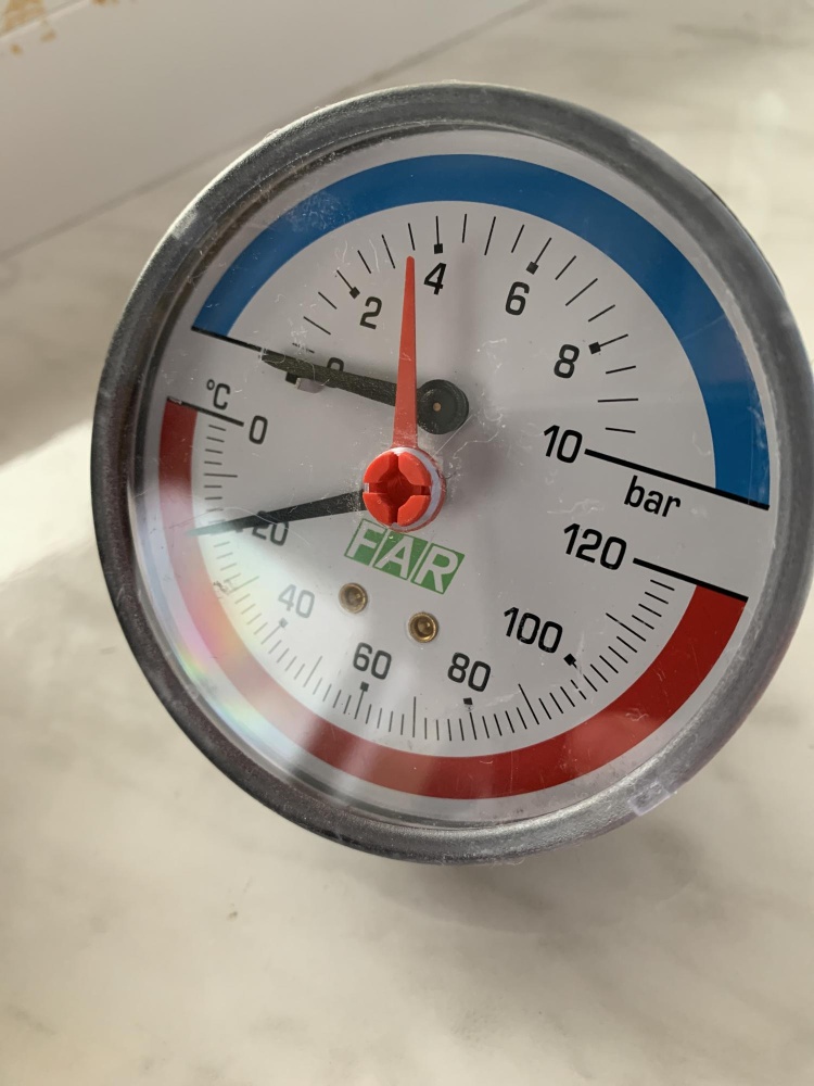 Термоманометр 0-10 бар, 0-120 °C, 80 мм, торцевое соединение 1/2" FAR
